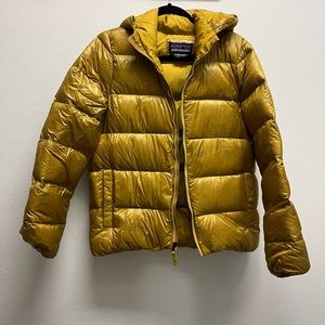 Women’s Medium Sunshine Flavored Patagonia Puffy Coat. No signs of wear or use.